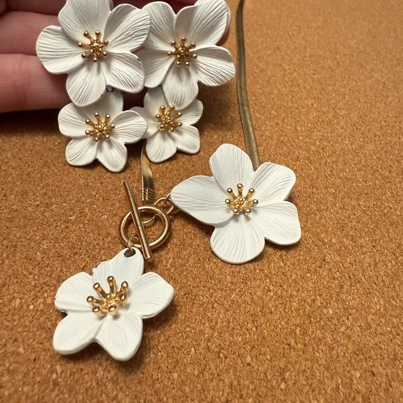 Fun Floral Set - Picture 2 of 4